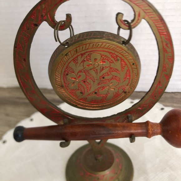 Vtg Etched Brass Tabletop Gong Style Dinner Bell - Picture 3 of 10